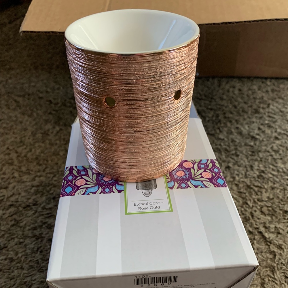 Etched core rose gold Scentsy plug in wax warmer